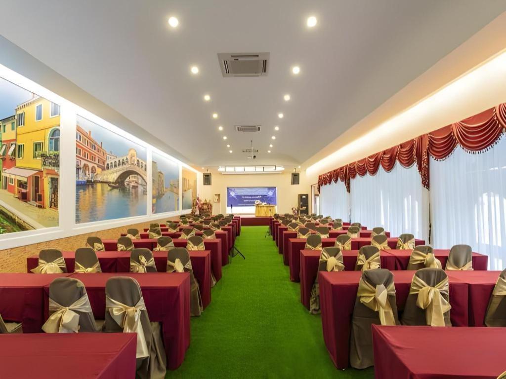 Thada Chateau Hotel Buriram Exterior foto