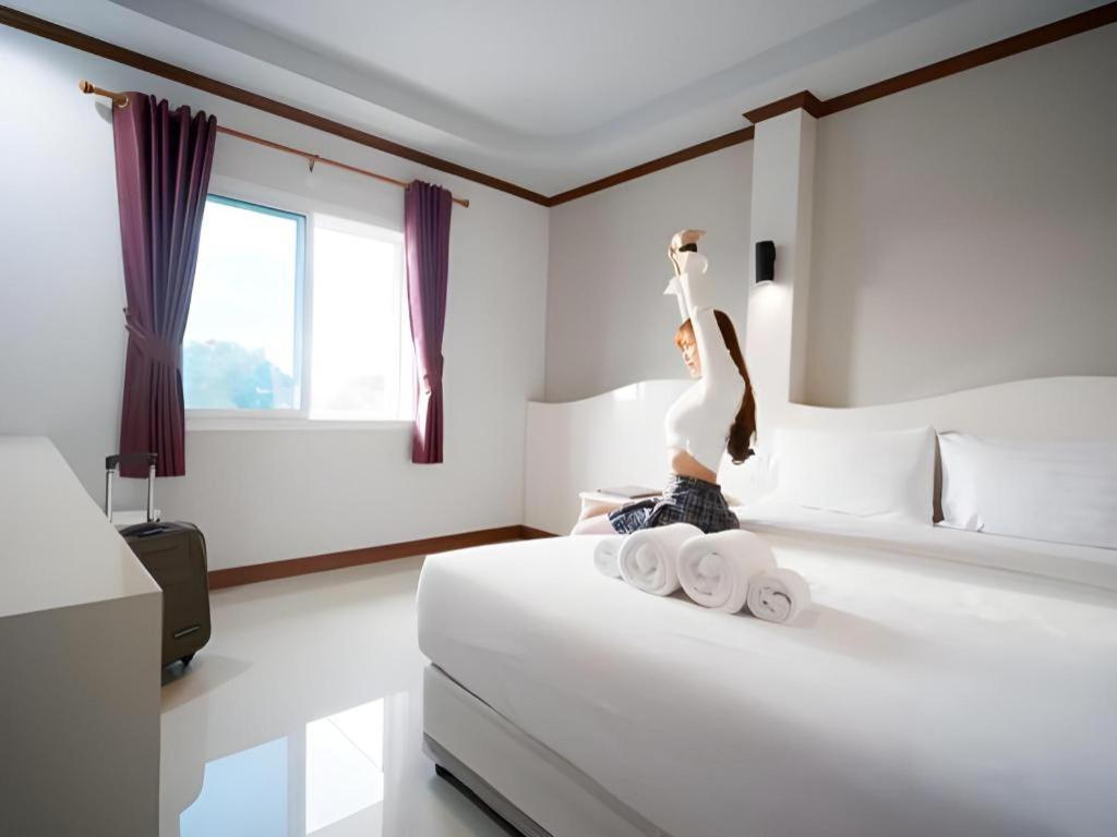 Thada Chateau Hotel Buriram Exterior foto