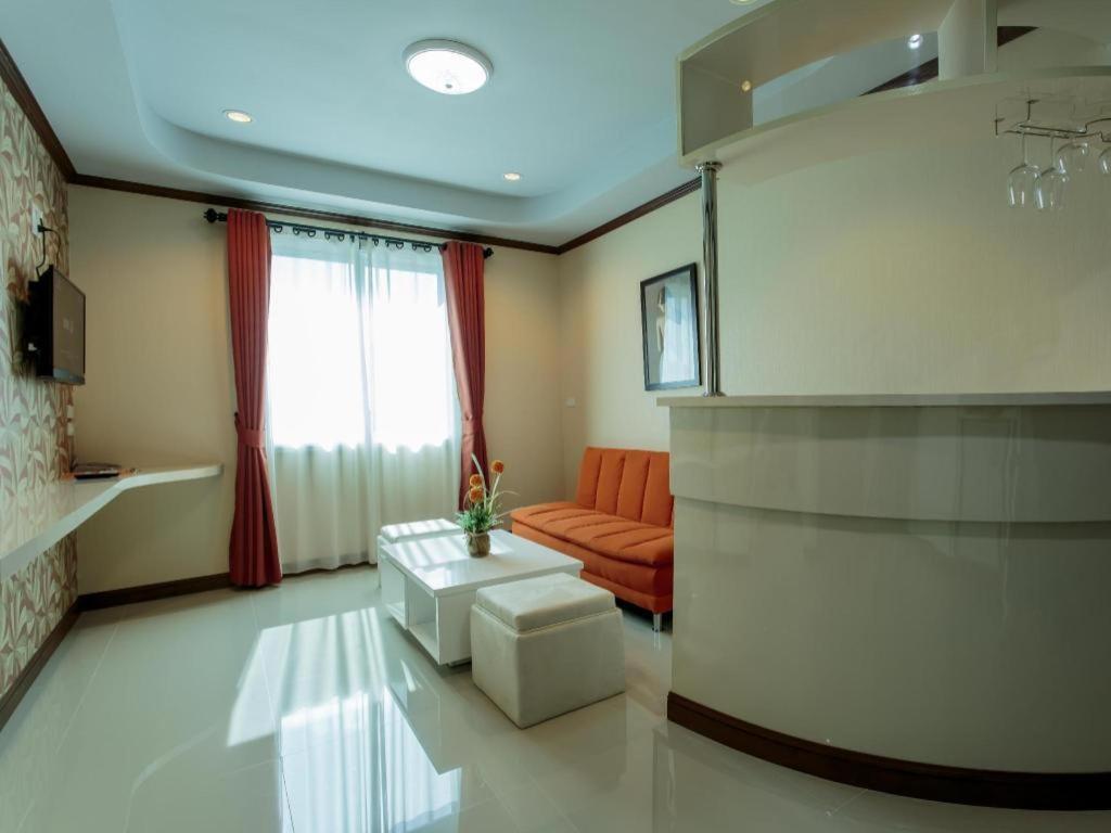 Thada Chateau Hotel Buriram Exterior foto