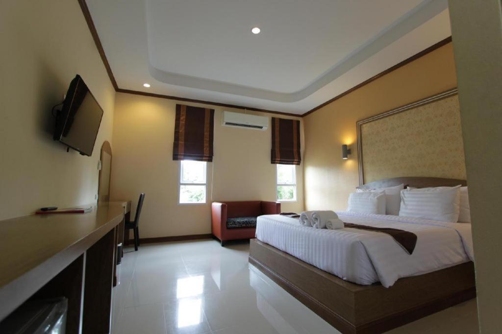 Thada Chateau Hotel Buriram Exterior foto