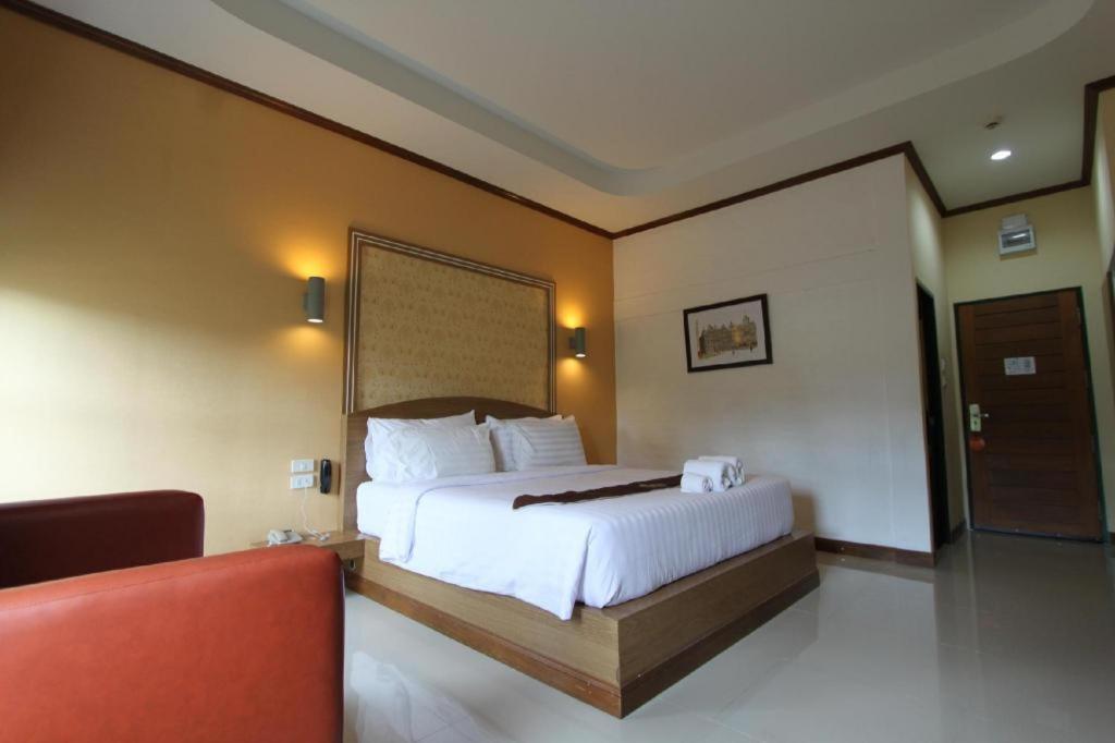 Thada Chateau Hotel Buriram Exterior foto