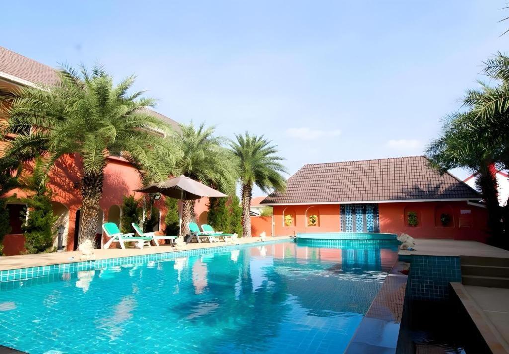 Thada Chateau Hotel Buriram Exterior foto